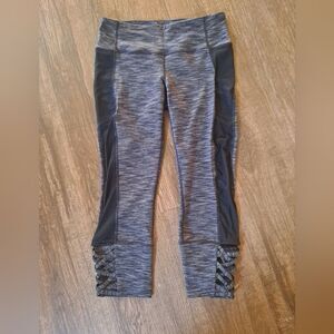 Athleta Mind Over Mat Capri Leggings size Extra Small Black and Grey